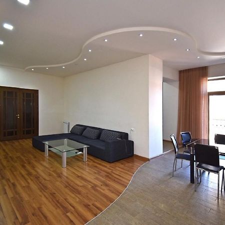 Tumanyan Street 3 Bedroom Deluxe Apartment With Large Balcony Tm662 Jerevan Eksteriør bilde