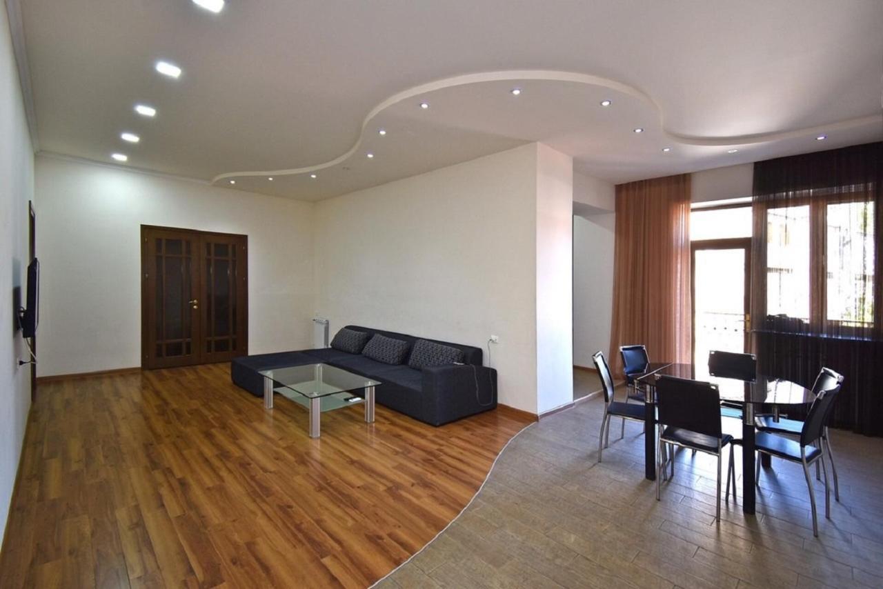 Tumanyan Street 3 Bedroom Deluxe Apartment With Large Balcony Tm662 Jerevan Eksteriør bilde